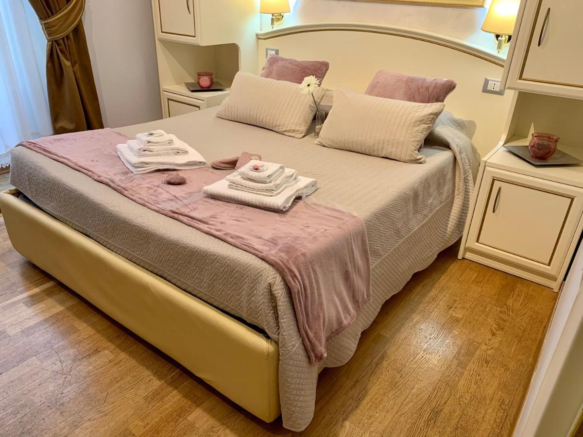 Bed & Breakfast Domus Via Veneto Rome